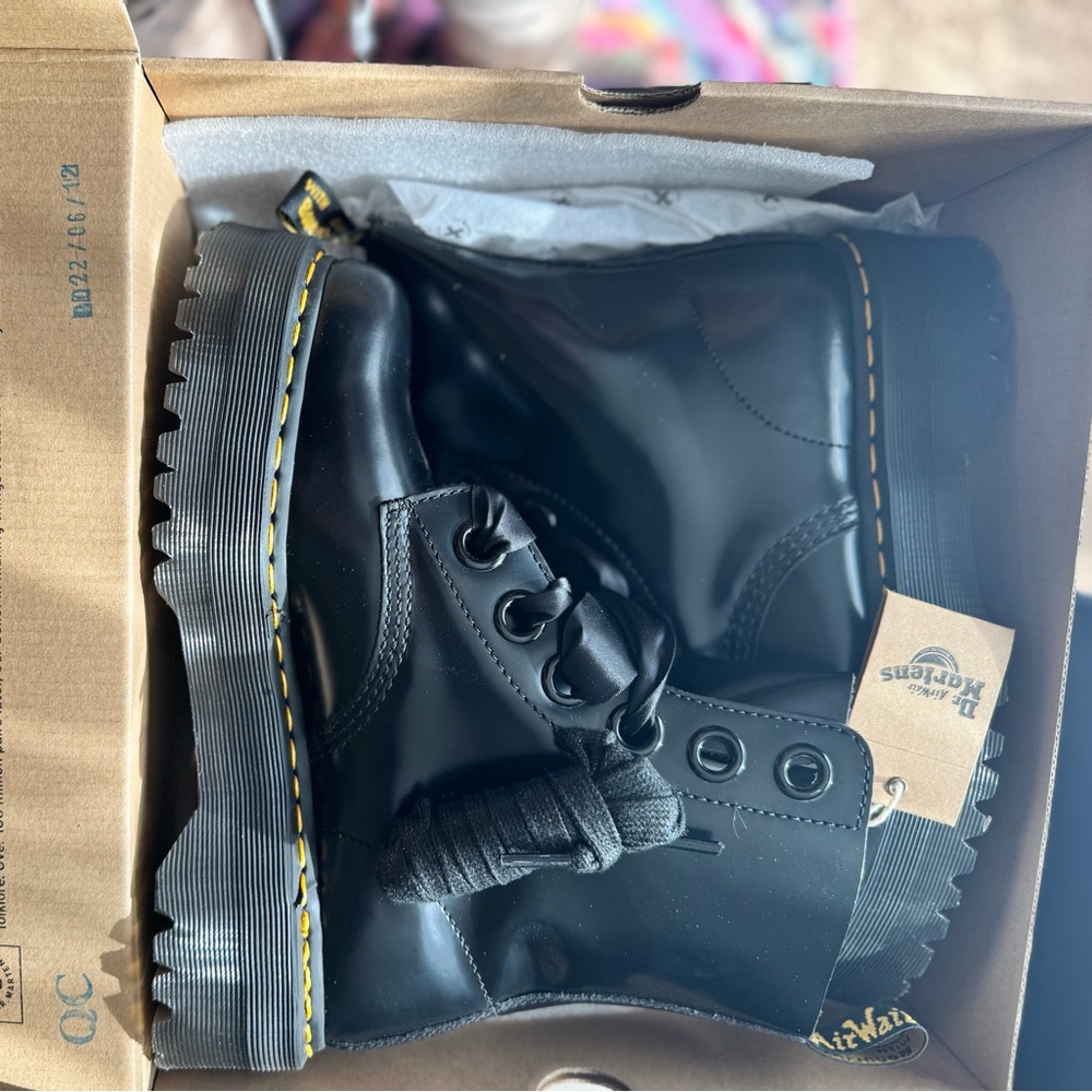 Dr Martens boots size 10

Platform extra thick sole with designer laces